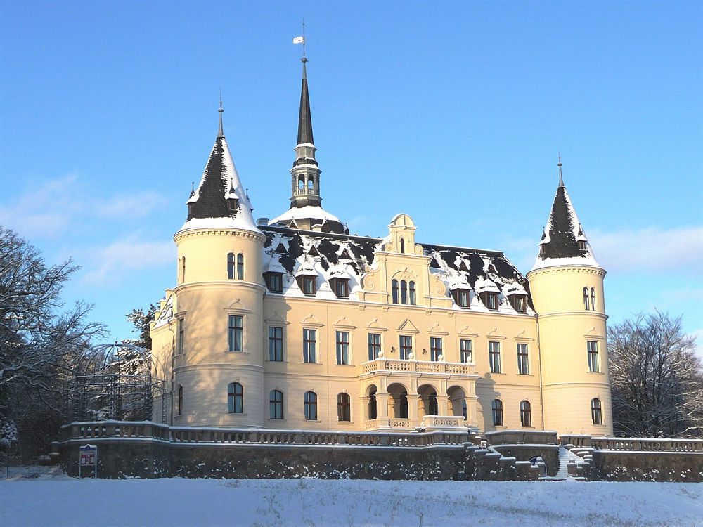 Schlosshotel Ralswiek Esterno foto