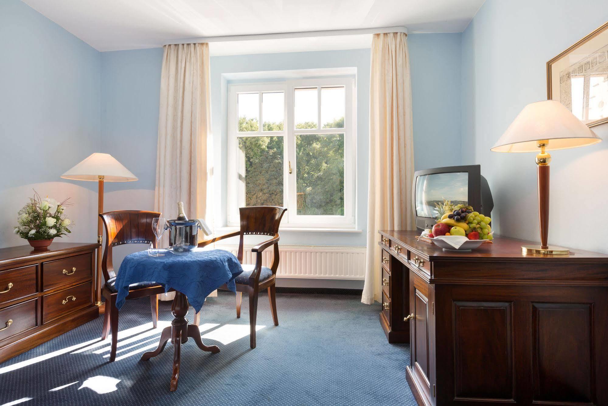 Schlosshotel Ralswiek Esterno foto